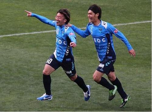 安倍晋三现场观看横滨FC比赛