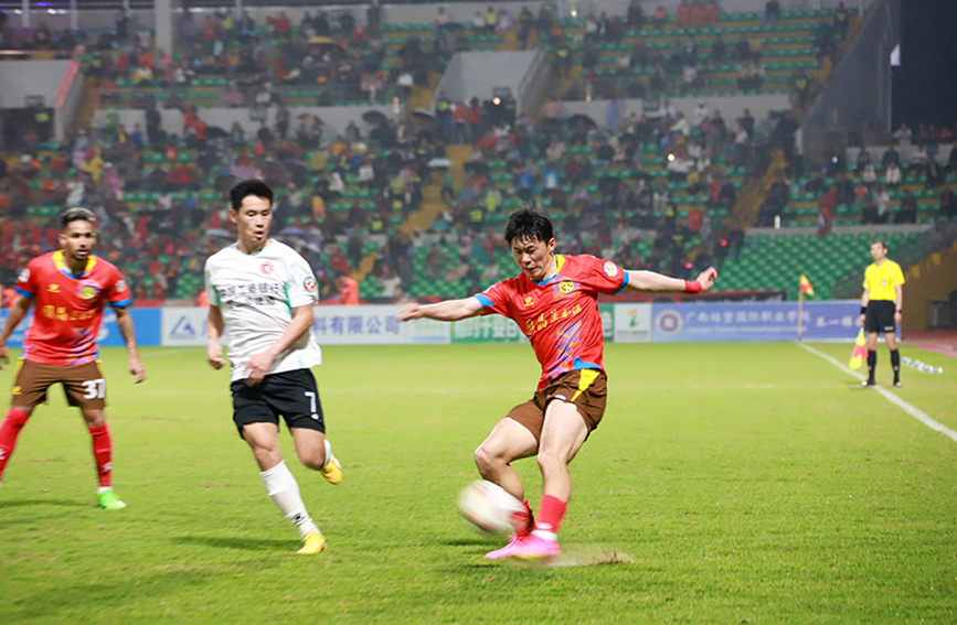 中甲积分榜：辽宁铁人1-1排第一，陕西补时点杀大连