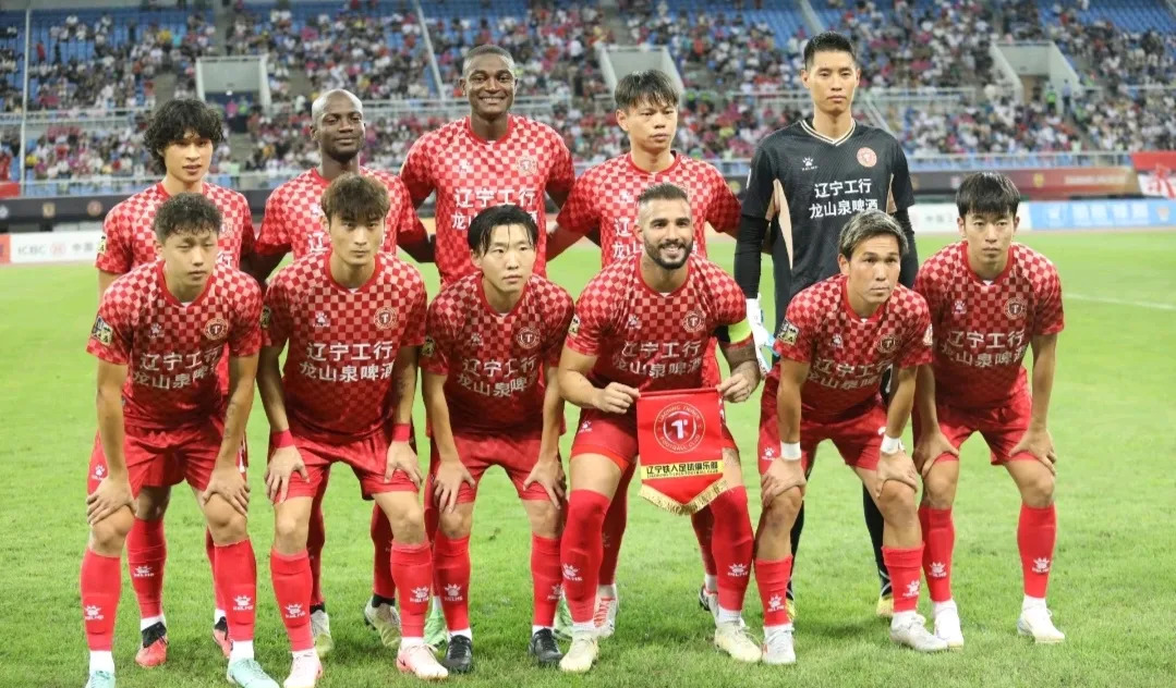 包含四位大牌国脚将转会加盟辽宁铁人！帮新东家冲超，卡兰加压哨入队的词条