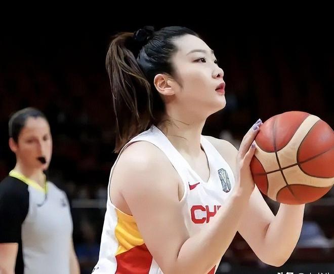 李梦22年女篮世预赛个人集锦，对阵马里砍下15分6助攻的简单介绍