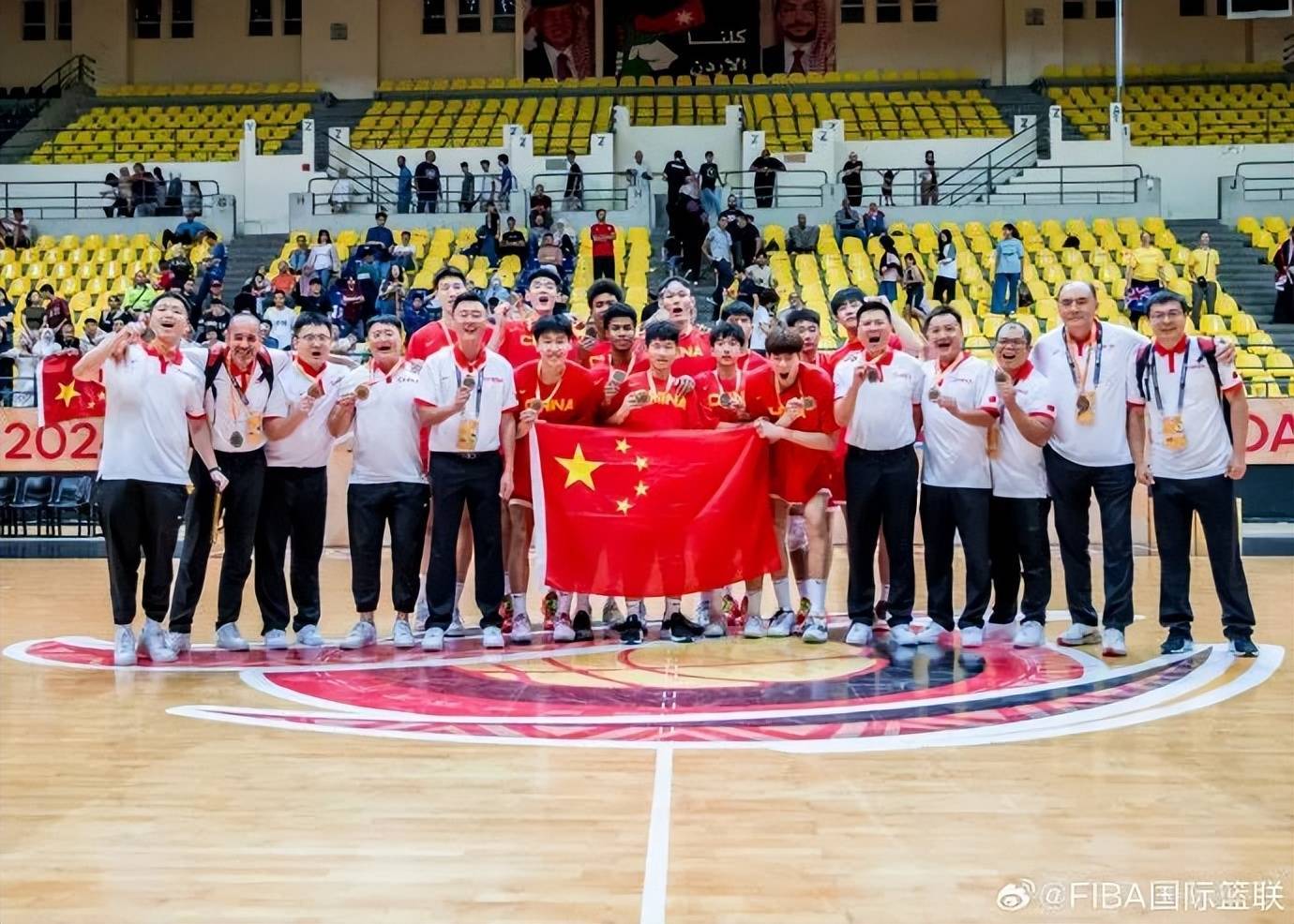 FIBA晒朱正赛场精彩瞬间：他的入队让中国队注入了一股全新的力量