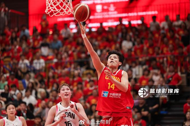 超高效率！杨舒予9投8中&三分2中1攻下17分4板4助